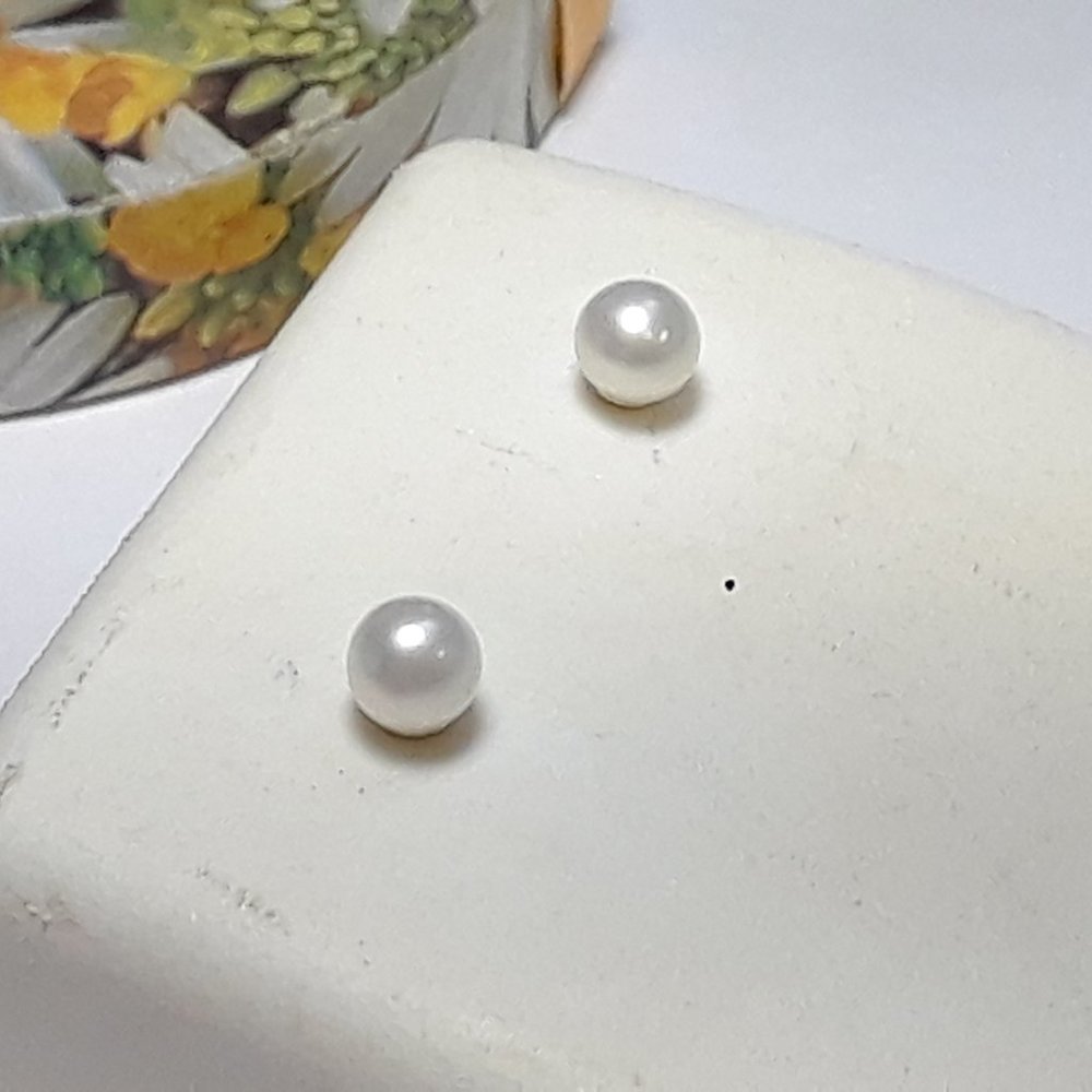 3.8mm Natural Cultured Pearl 14Kt Yellow Gold Stud Earrings #18901